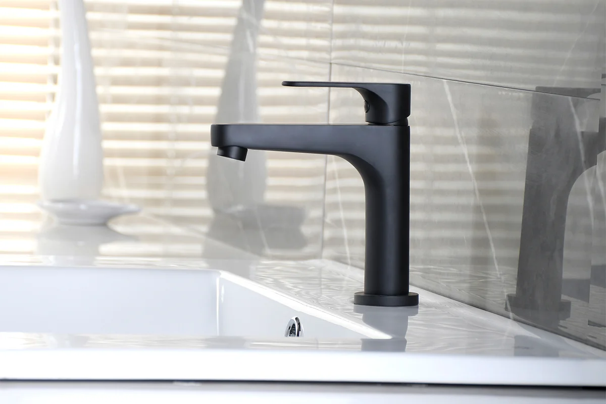 Cómo modernizar tu baño con grifería negra